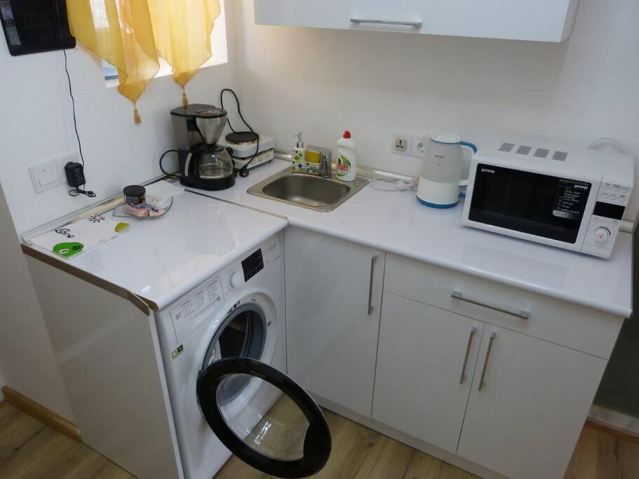 Live-Inn Stunning Apartment On Azneft Sq With President Palace & Old City Views Bakú Exterior foto