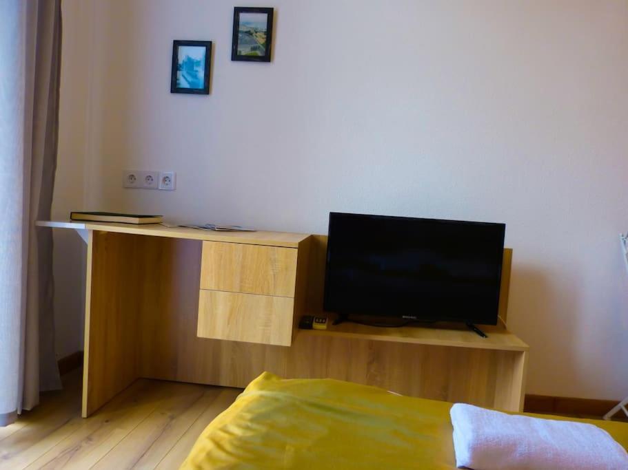 Live-Inn Stunning Apartment On Azneft Sq With President Palace & Old City Views Bakú Exterior foto