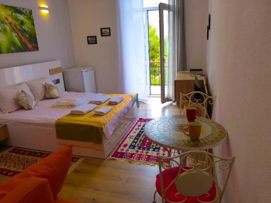 Live-Inn Stunning Apartment On Azneft Sq With President Palace & Old City Views Bakú Exterior foto