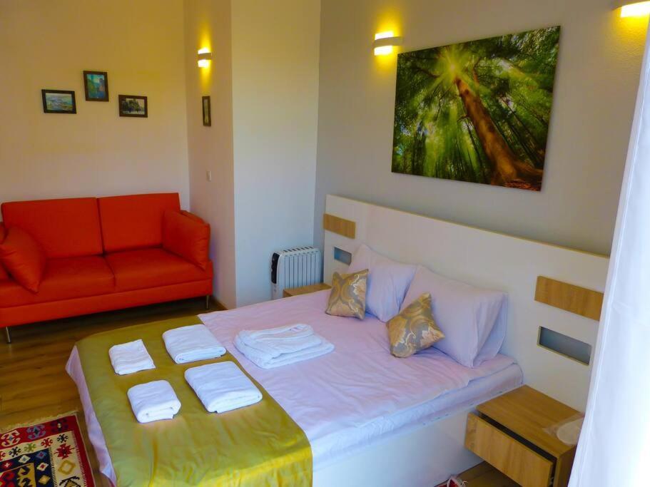 Live-Inn Stunning Apartment On Azneft Sq With President Palace & Old City Views Bakú Exterior foto