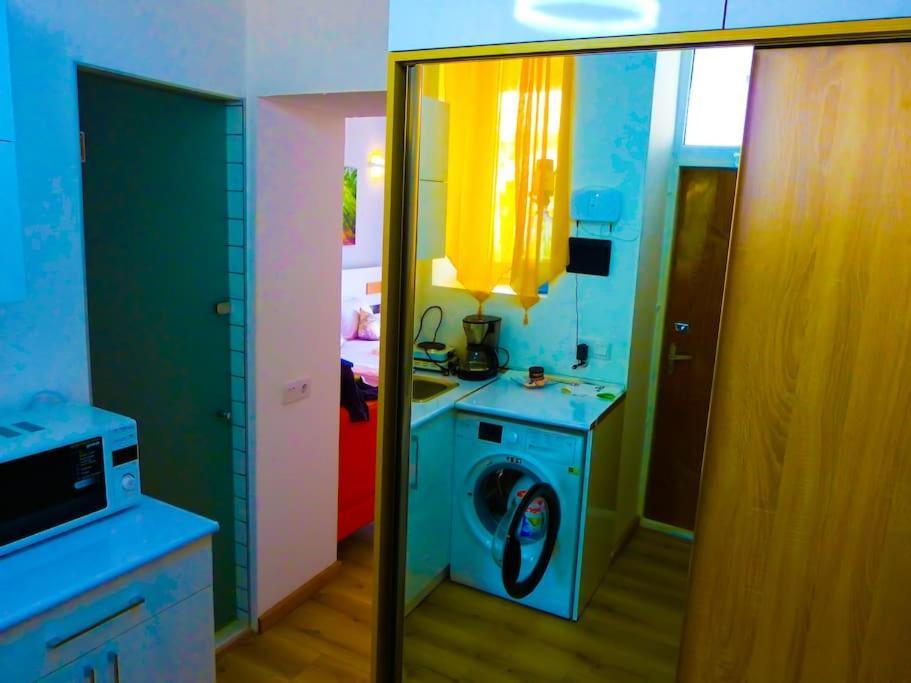 Live-Inn Stunning Apartment On Azneft Sq With President Palace & Old City Views Bakú Exterior foto