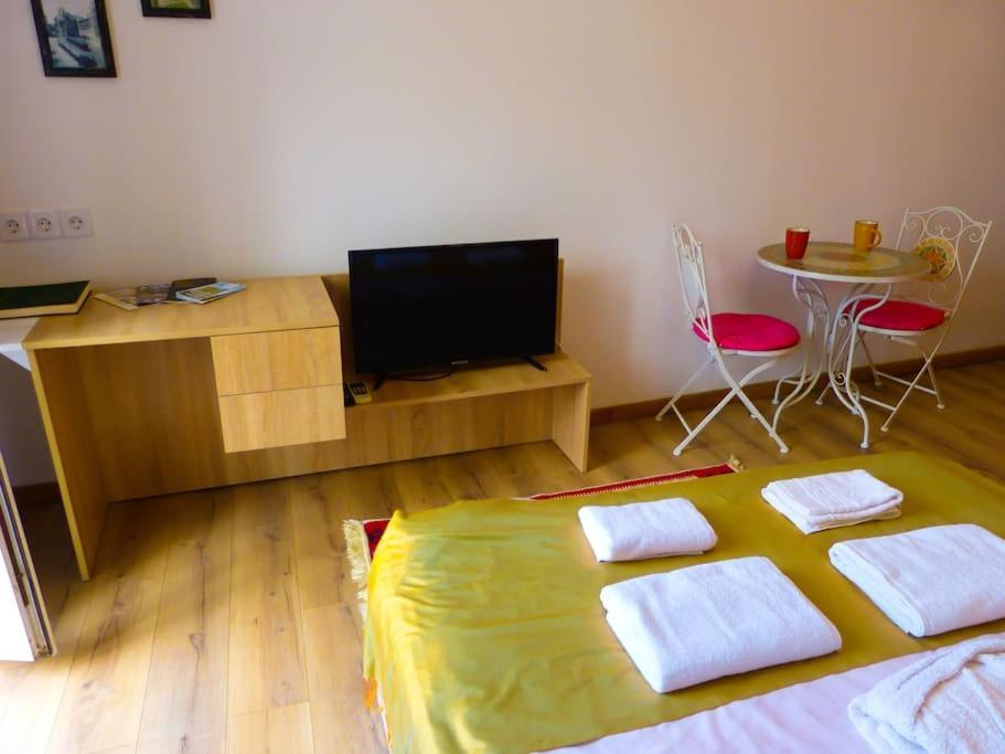 Live-Inn Stunning Apartment On Azneft Sq With President Palace & Old City Views Bakú Exterior foto