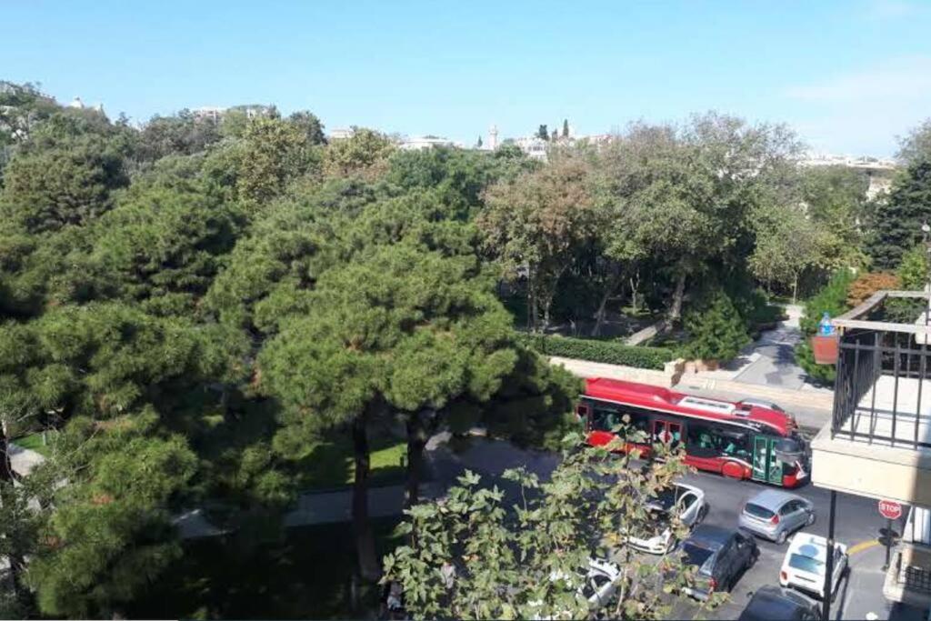 Live-Inn Stunning Apartment On Azneft Sq With President Palace & Old City Views Bakú Exterior foto