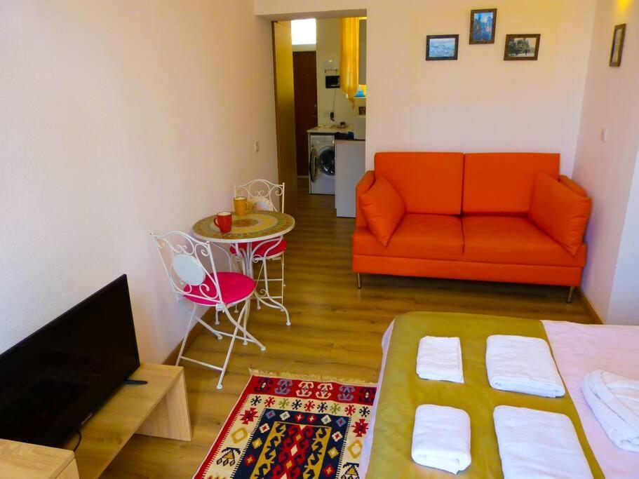 Live-Inn Stunning Apartment On Azneft Sq With President Palace & Old City Views Bakú Exterior foto