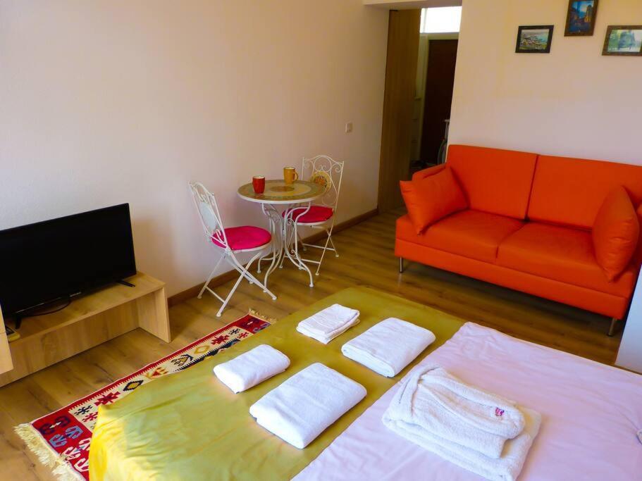 Live-Inn Stunning Apartment On Azneft Sq With President Palace & Old City Views Bakú Exterior foto
