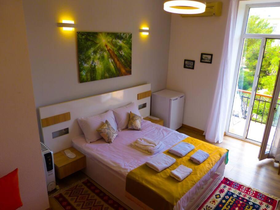 Live-Inn Stunning Apartment On Azneft Sq With President Palace & Old City Views Bakú Exterior foto